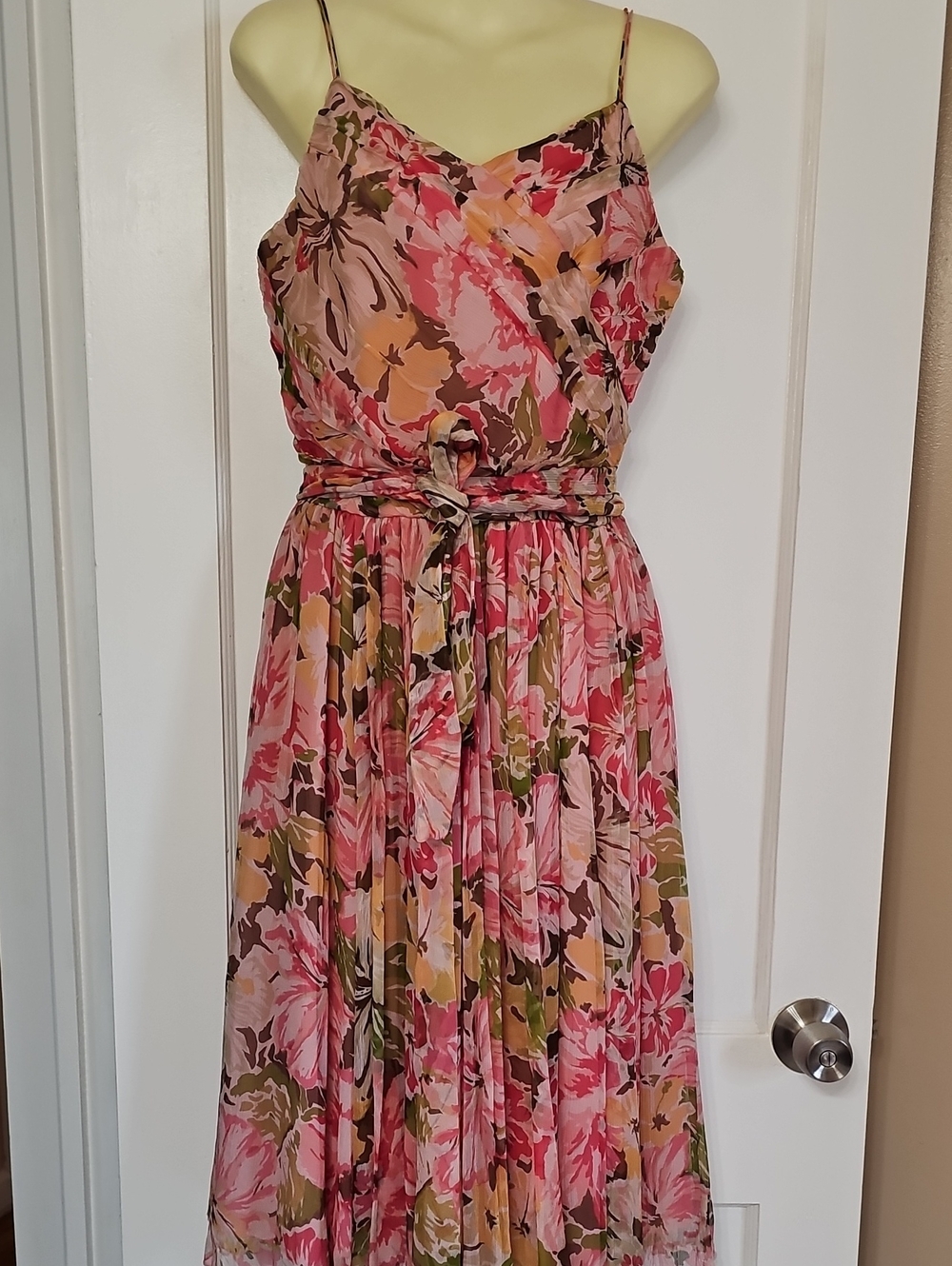 Context Pink Floral Spaghetti-Strap Dress with Waist Tie